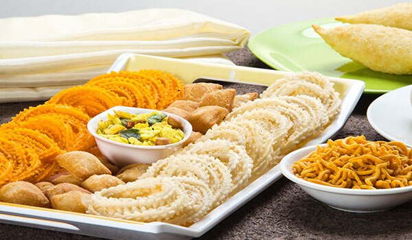 4 SIMPLE WAYS TO BALANCE YOUR DIET THIS DIWALI