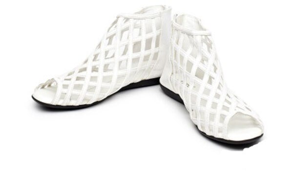 5 WHITE PIECES YOU NEED TO HAVE IN YOUR CLOSET