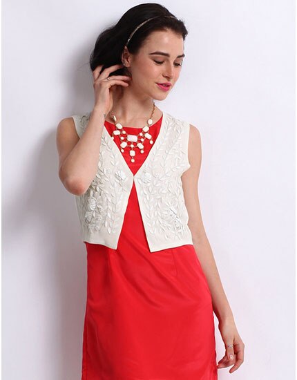 5 white pieces you must buy sandals flats 430x550 5 white pieces you must buy sandals flats 430x550