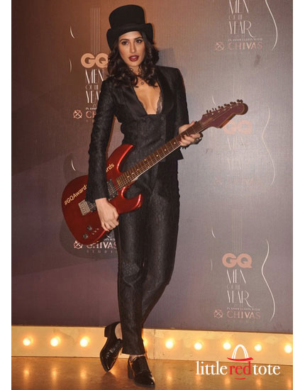 hottest looks annual gq men of the year awards 2014 nargis 430x550 hottest looks annual gq men of the year awards 2014 nargis 430x550