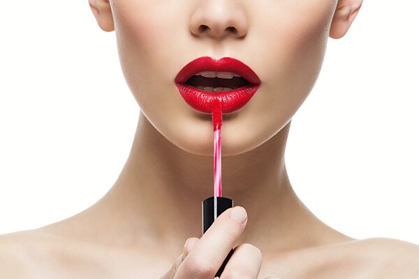 how to wear red this valentines day lipstick 600x400 how to wear red this valentines day lipstick 600x400