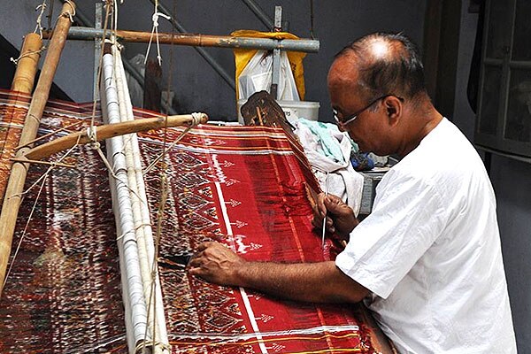 indian handlooms fabrics kanjeevaram tamil nadu 600x400 indian handlooms fabrics kanjeevaram tamil nadu 600x400