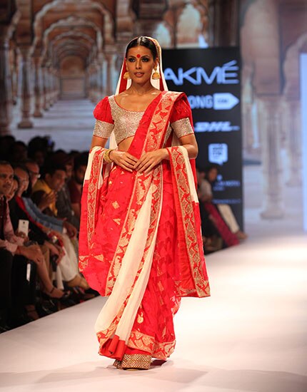 lakme fashion week saree urvashi joneja 430x550 lakme fashion week saree urvashi joneja 430x550