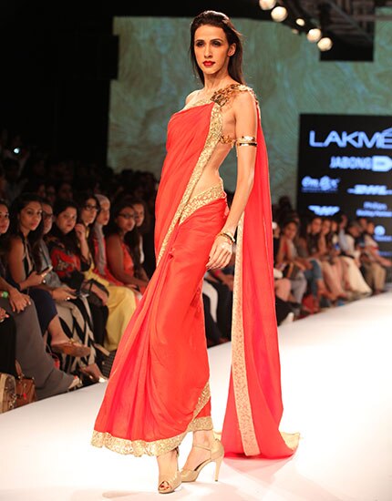 lakme fashion week saree urvashi joneja 430x550 lakme fashion week saree urvashi joneja 430x550