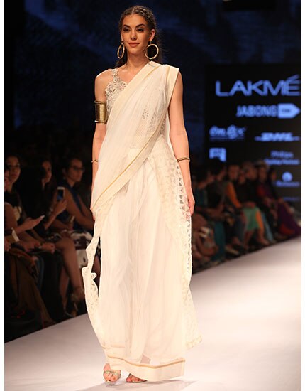 lakme fashion week saree urvashi joneja 430x550 lakme fashion week saree urvashi joneja 430x550